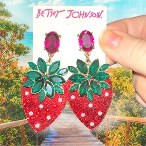 🍓BETSEY JOHNSON STRAWBERRY CRYSTAL EARRINGS